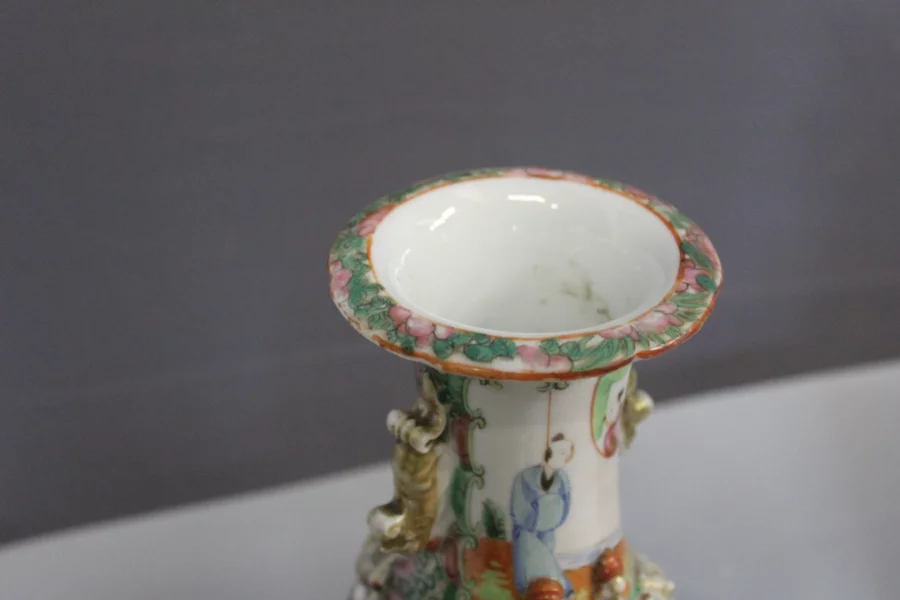 PAIR OF CHINESE VASES