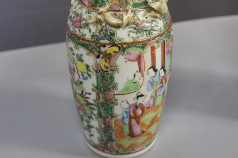 PAIR OF CHINESE VASES