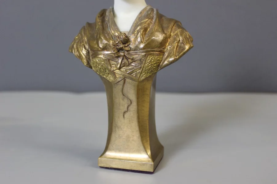 BUST signed L. VORDORMAYER