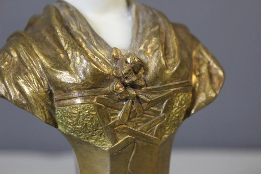 BUST signed L. VORDORMAYER