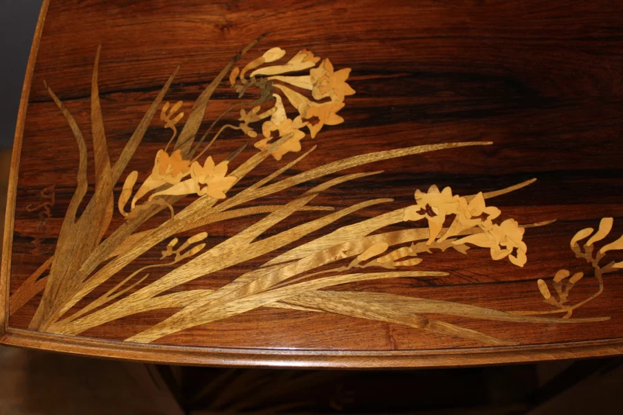 ART NOUVEAU PERIODE TAFEL door GALLE