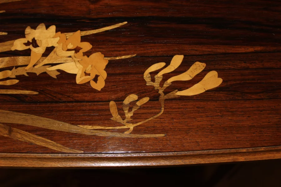 ART NOUVEAU PERIODE TAFEL door GALLE