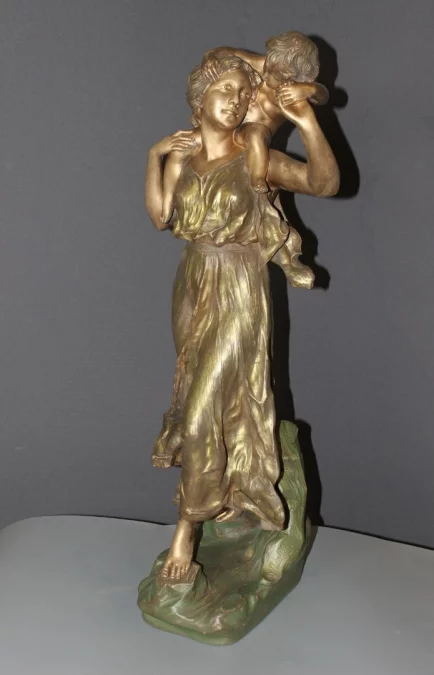 Terre cuite , La mère et l'enfant par richard Aurili vers 1900