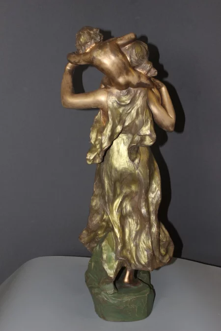 Terre cuite , La mère et l'enfant par richard Aurili vers 1900