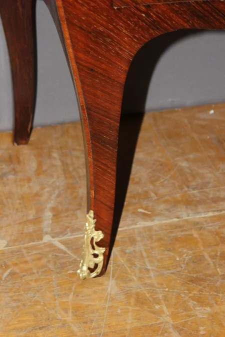 Commode de style Louis XV en marqueterie vers 1930