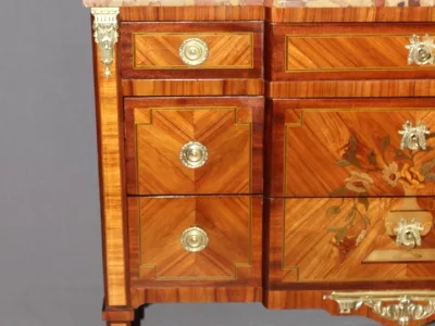 Commode de style Louis XVI en marqueterie vers 1940