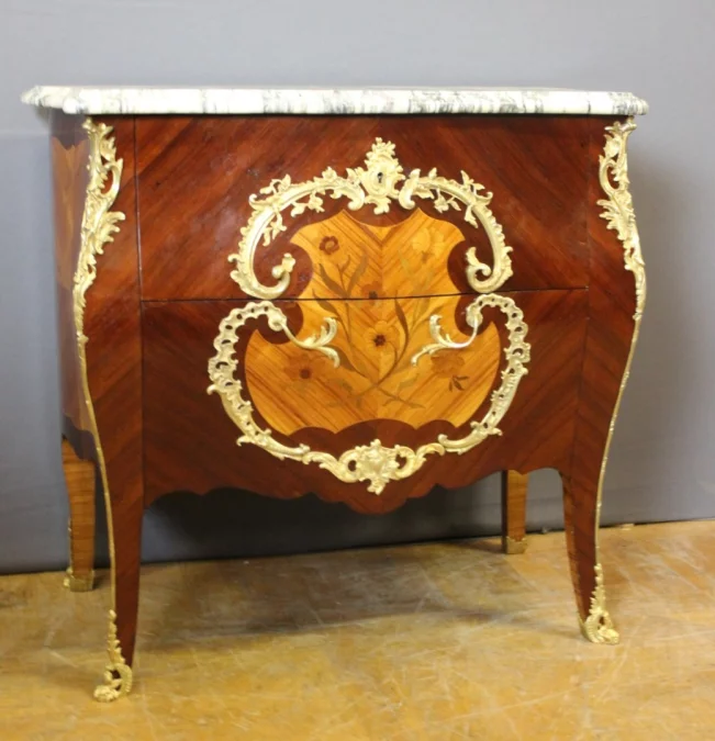 Commode de style Louis XV en Marqueterie vers 1900