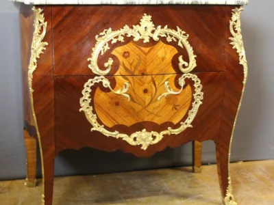 Commode de style Louis XV en Marqueterie vers 1900