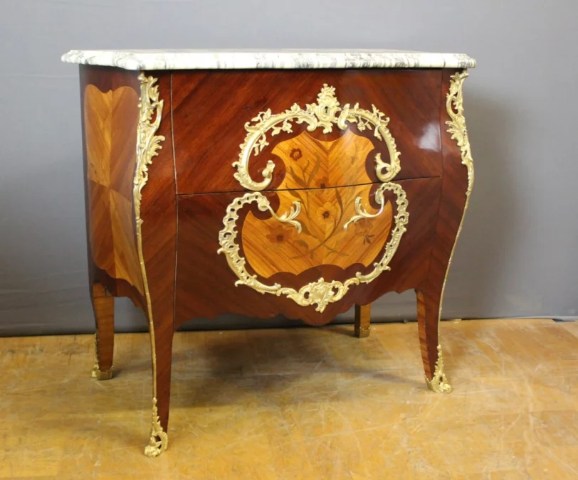 Commode de style Louis XV en Marqueterie vers 1900