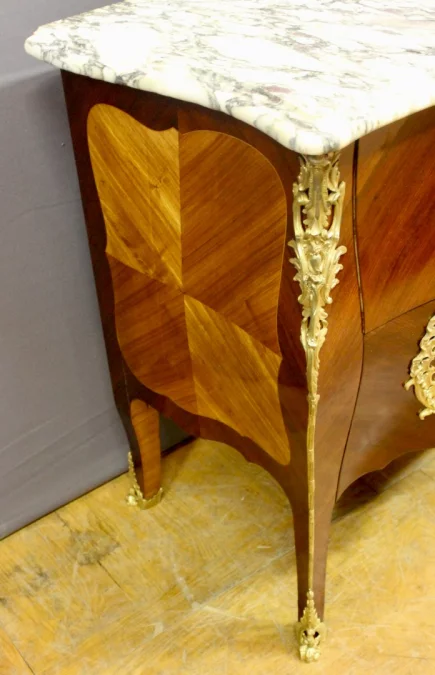 Commode de style Louis XV en Marqueterie vers 1900