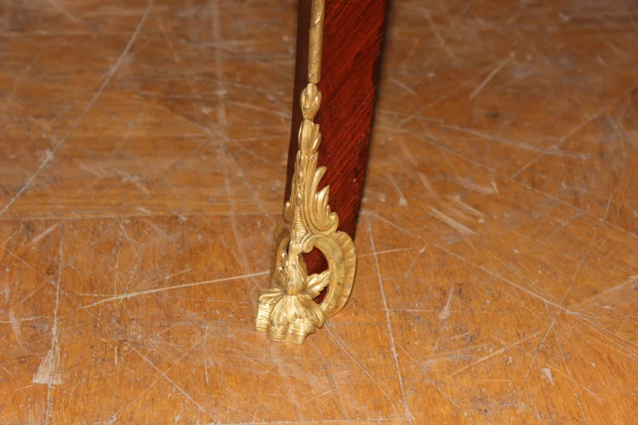 Commode de style Louis XV en Marqueterie vers 1900