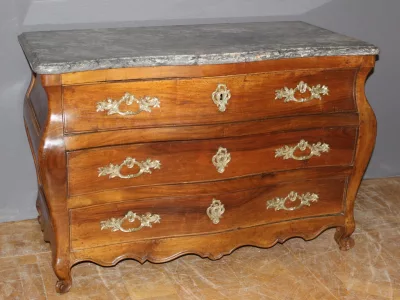 Commode Tombeau en Noyer du XVIIIe