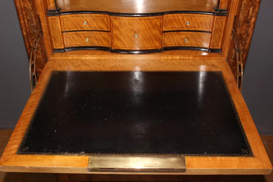 Secrétaire d'époque  Louis Philippe en Ronce de Noyer XIX