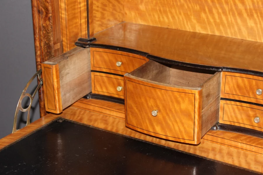 Secrétaire d'époque  Louis Philippe en Ronce de Noyer XIX