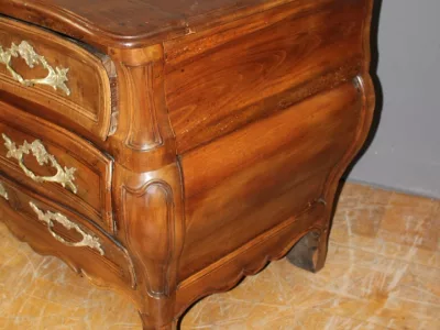 Commode Tombeau bordelaise en Noyer XVIIIe
