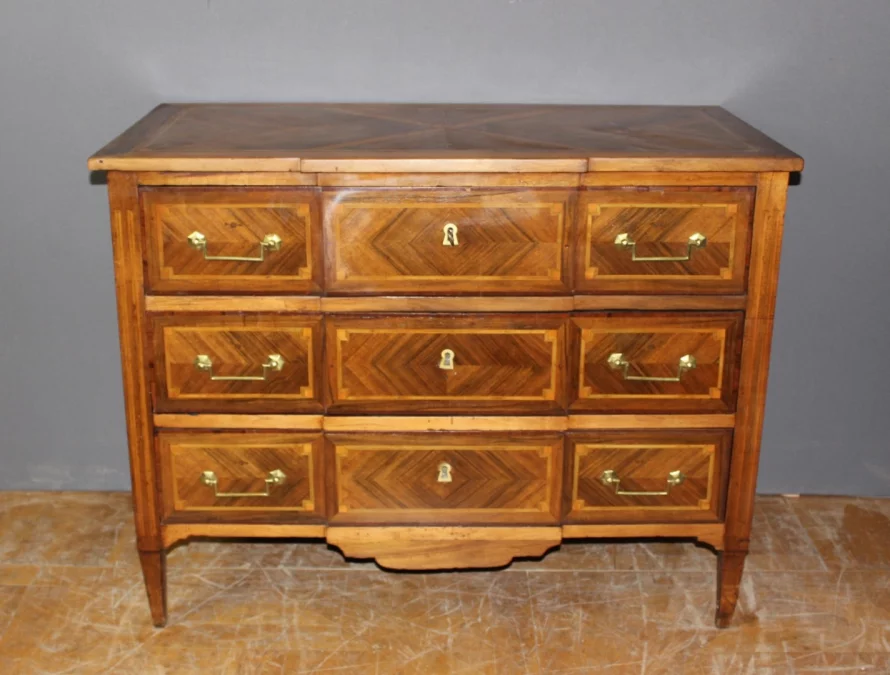 Commode Louis XVI à Ressaut en Marqueterie début XIX