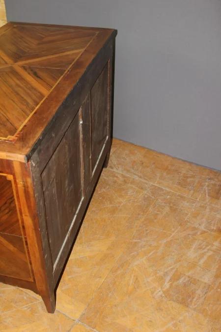 Commode Louis XVI à Ressaut en Marqueterie début XIX