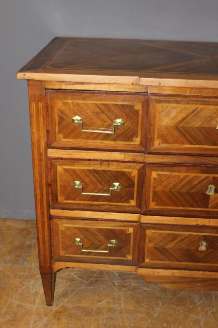 Commode Louis XVI à Ressaut en Marqueterie début XIX