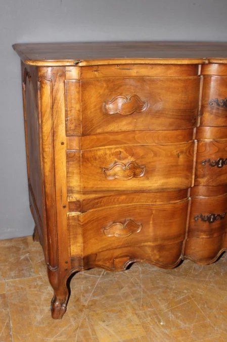 Commode Arbalète en Noyer XVIIIe