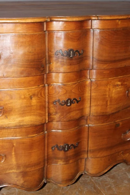 Commode Arbalète en Noyer XVIIIe