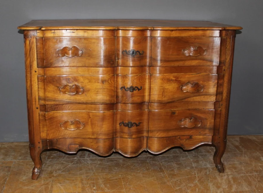 Commode Arbalète en Noyer XVIIIe