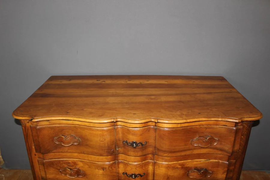 Commode Arbalète en Noyer XVIIIe