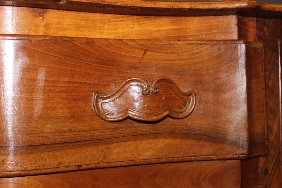 Commode Arbalète en Noyer XVIIIe