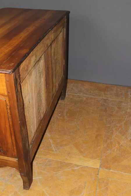 Commode Arbalète en Noyer XVIIIe