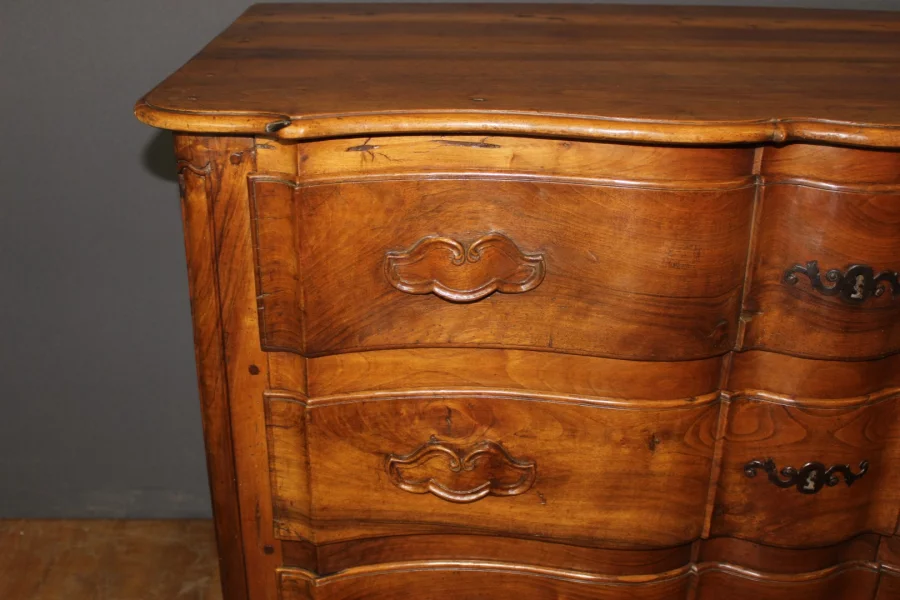 Commode Arbalète en Noyer XVIIIe