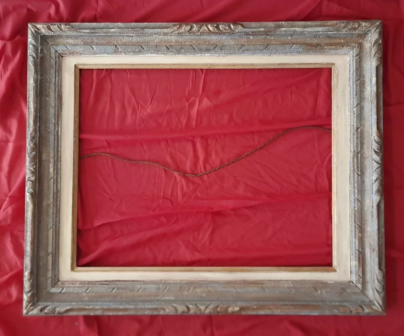 彫刻された木製フレーム