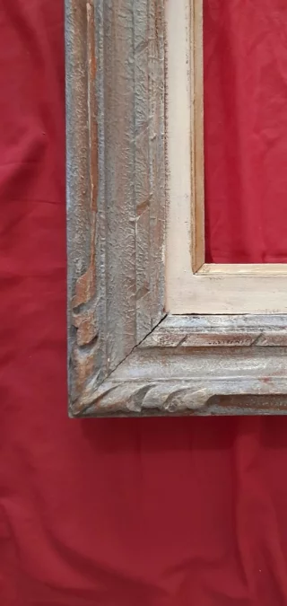 彫刻された木製フレーム