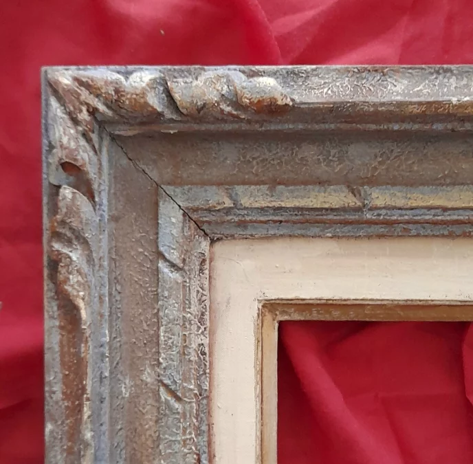 彫刻された木製フレーム