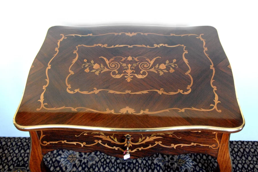 РАБОЧИЙ СТОЛ В СТИЛЕ ЛЮДОВИКА XV