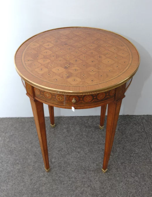 MESA ESTILO LUIS XVI