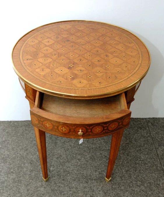 MESA ESTILO LUIS XVI