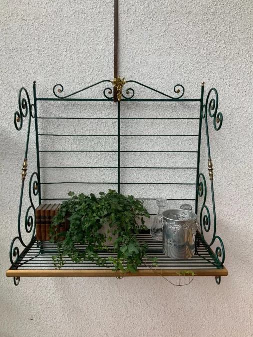 SCHMIEDEISENBROTREGALE