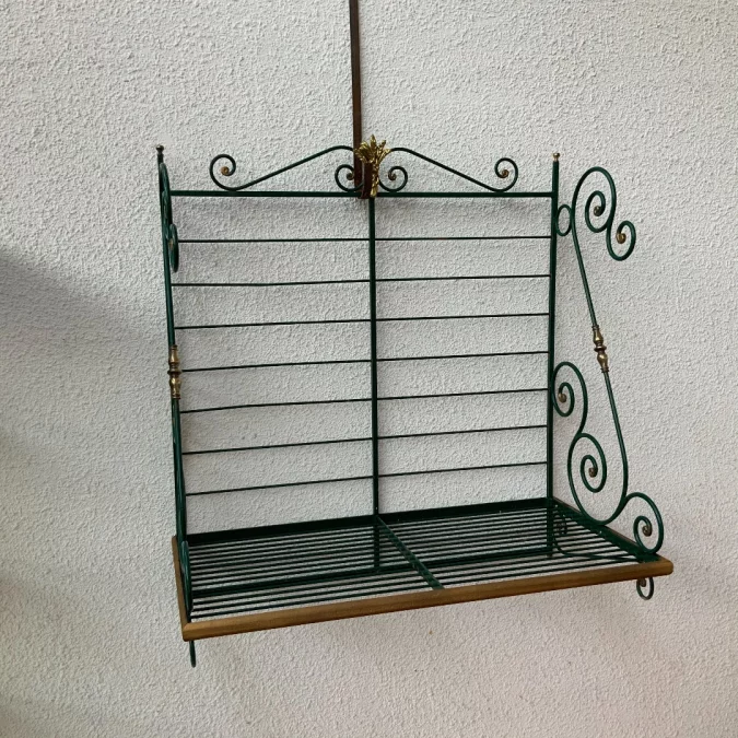 SCHMIEDEISENBROTREGALE