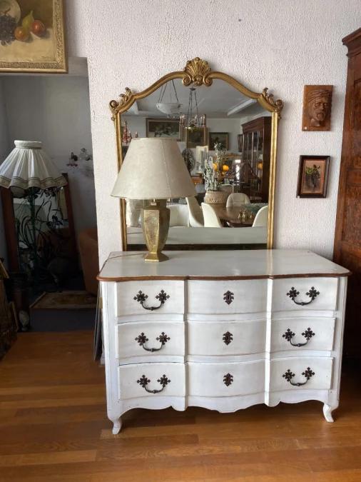 Commode arbalète XIX style Louis XV laquée en blanc