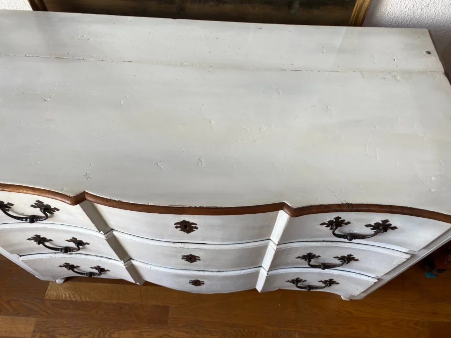 Commode arbalète XIX style Louis XV laquée en blanc