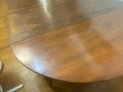 Table ovale à 6pieds en noyer, 12 personnes.