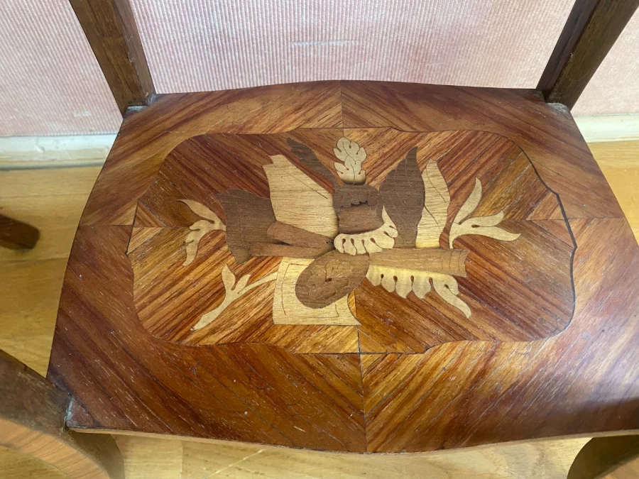 PAAR NACHTKASTJES IN LODEWIJK XV-STIJL