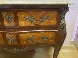 Commode en marqueterie de bois de rose, St.L.XV
