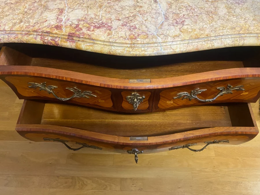 Commode en marqueterie de bois de rose, St.L.XV