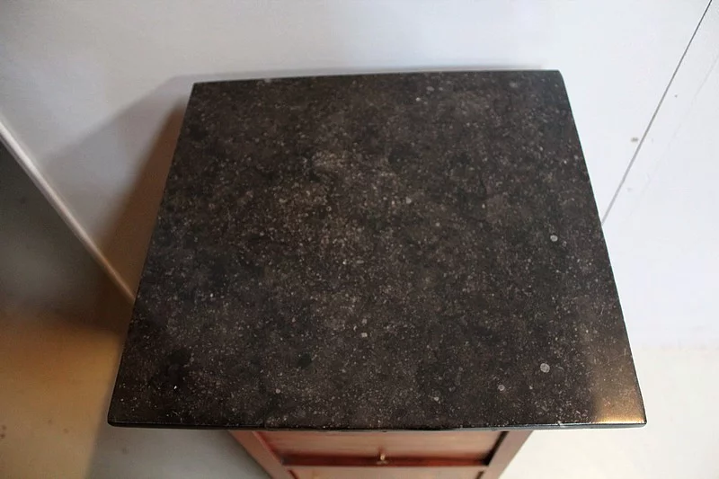 Chevet Restauration en Noyer XIXe