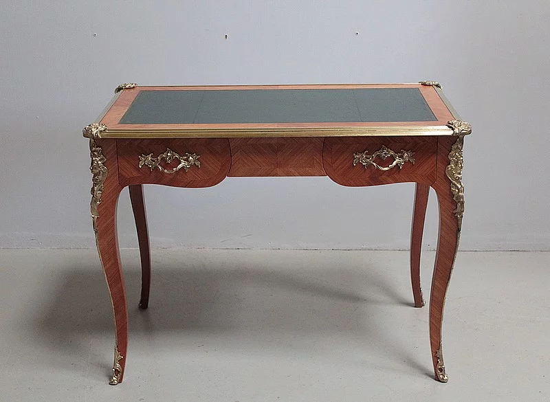 Bureau de style Louis XV en Bois de Rose XXe