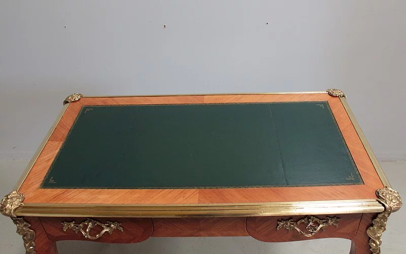 Bureau de style Louis XV en Bois de Rose XXe