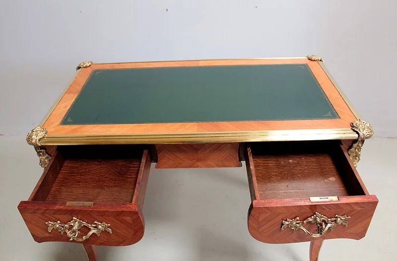 Bureau de style Louis XV en Bois de Rose XXe