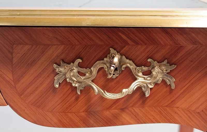 Bureau de style Louis XV en Bois de Rose XXe