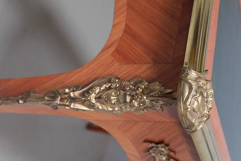 Bureau de style Louis XV en Bois de Rose XXe