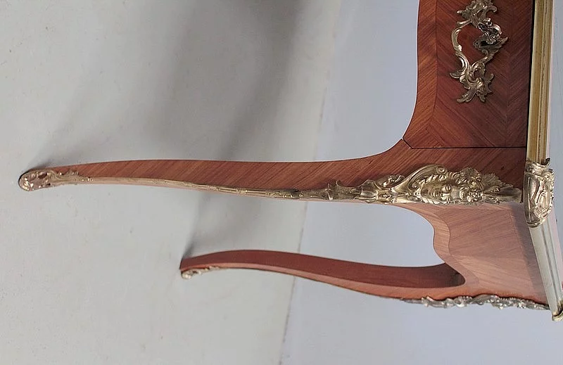 Bureau de style Louis XV en Bois de Rose XXe